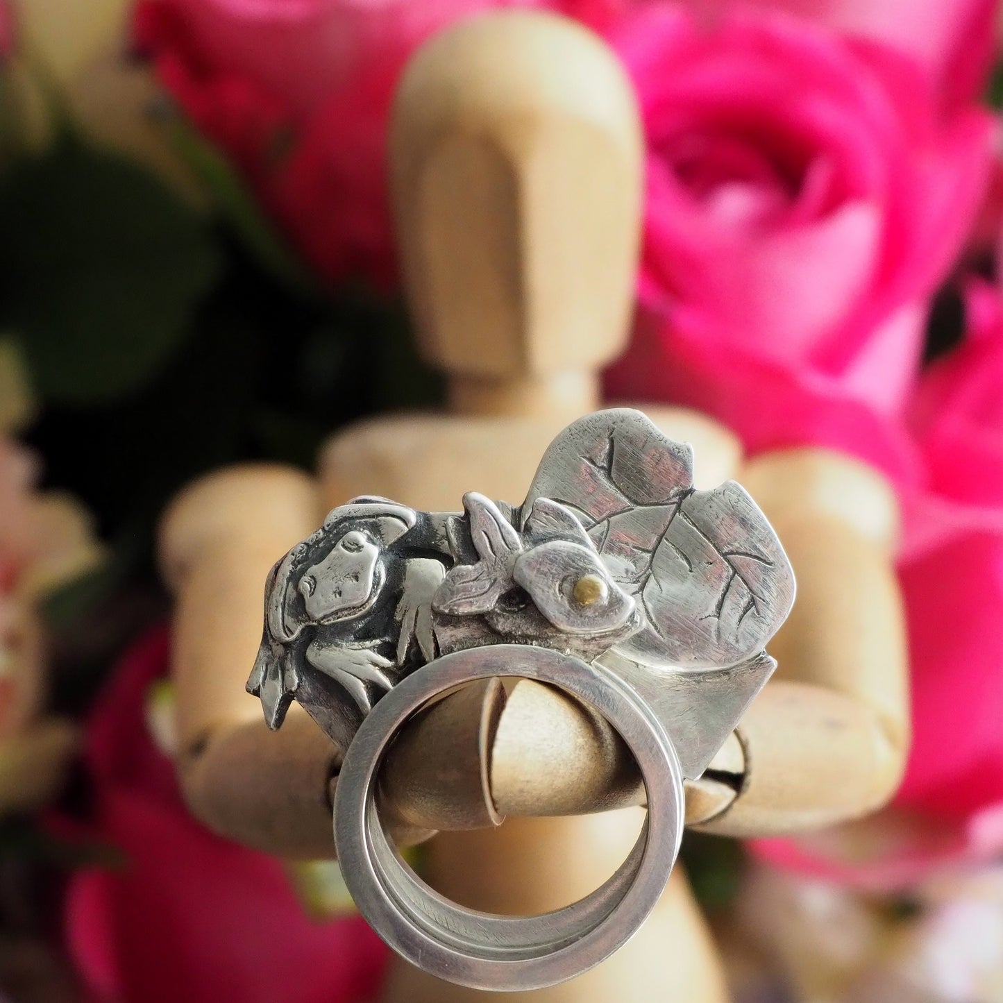 A fantastic scene set of 3 rings, a little frog vying with the goldfish for the lily pad hand made in fine silver.