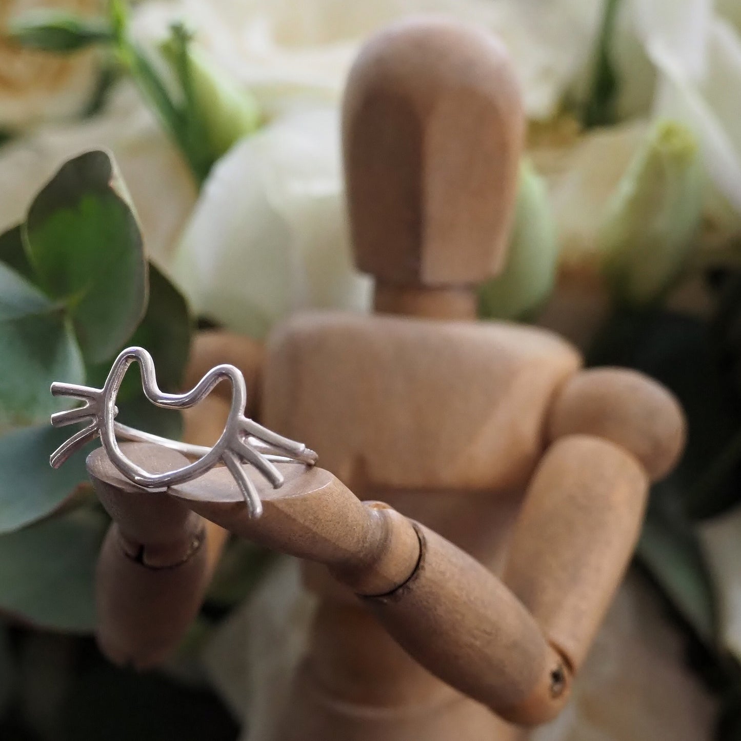 An adorable perfectly simple sterling silver kitten cat ring.