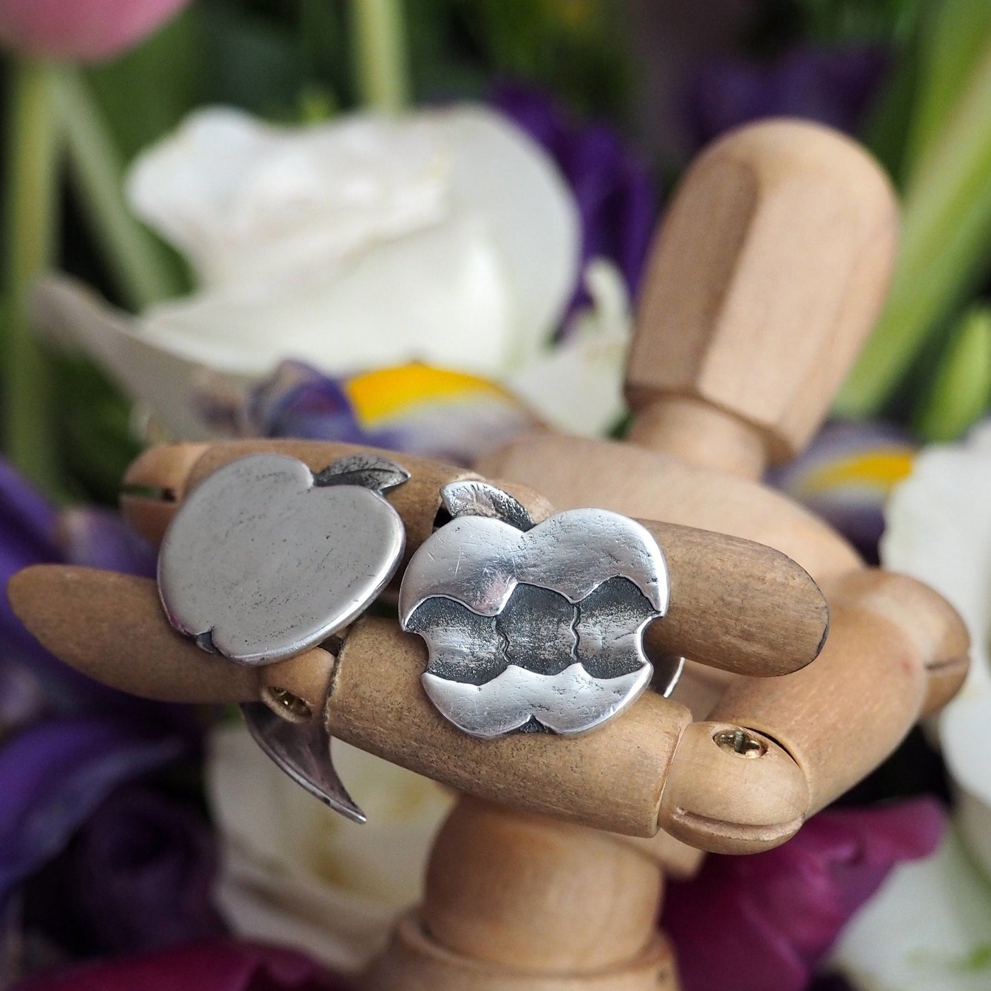 A unique pair of beautiful Apple and Core fine silver and sterling silver cufflinks. The back is a sweet little apple leaf.