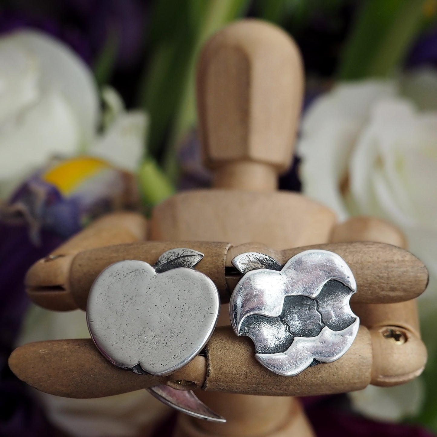 A unique pair of beautiful Apple and Core fine silver and sterling silver cufflinks. The back is a sweet little apple leaf.